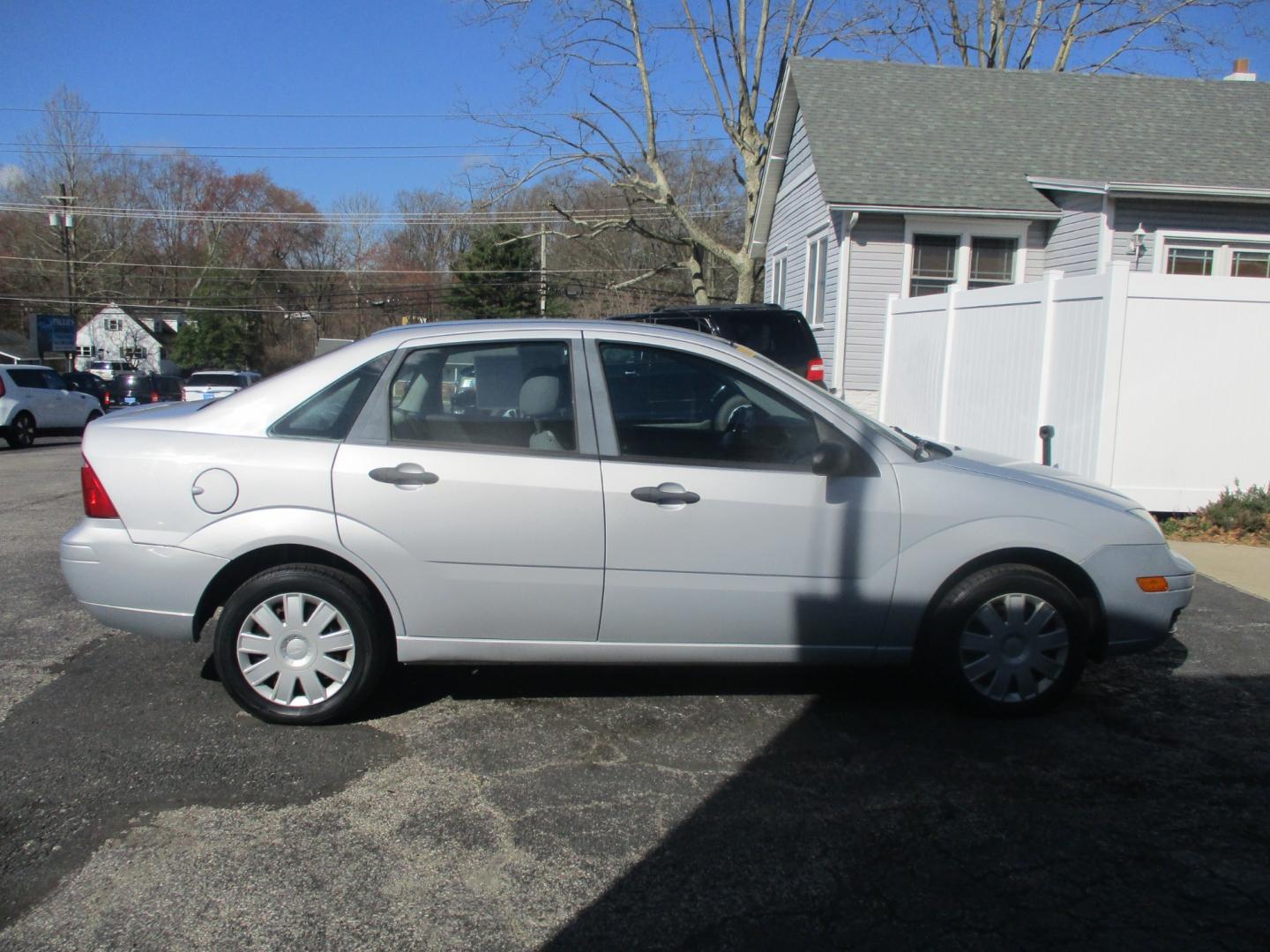 2007 SILVER Ford Focus (1FAHP34N27W) with an 2.0L L4 DOHC 16V engine, AUTOMATIC transmission, located at 540a Delsea Drive, Sewell, NJ, 08080, (856) 589-6888, 39.752560, -75.111206 - Photo#8